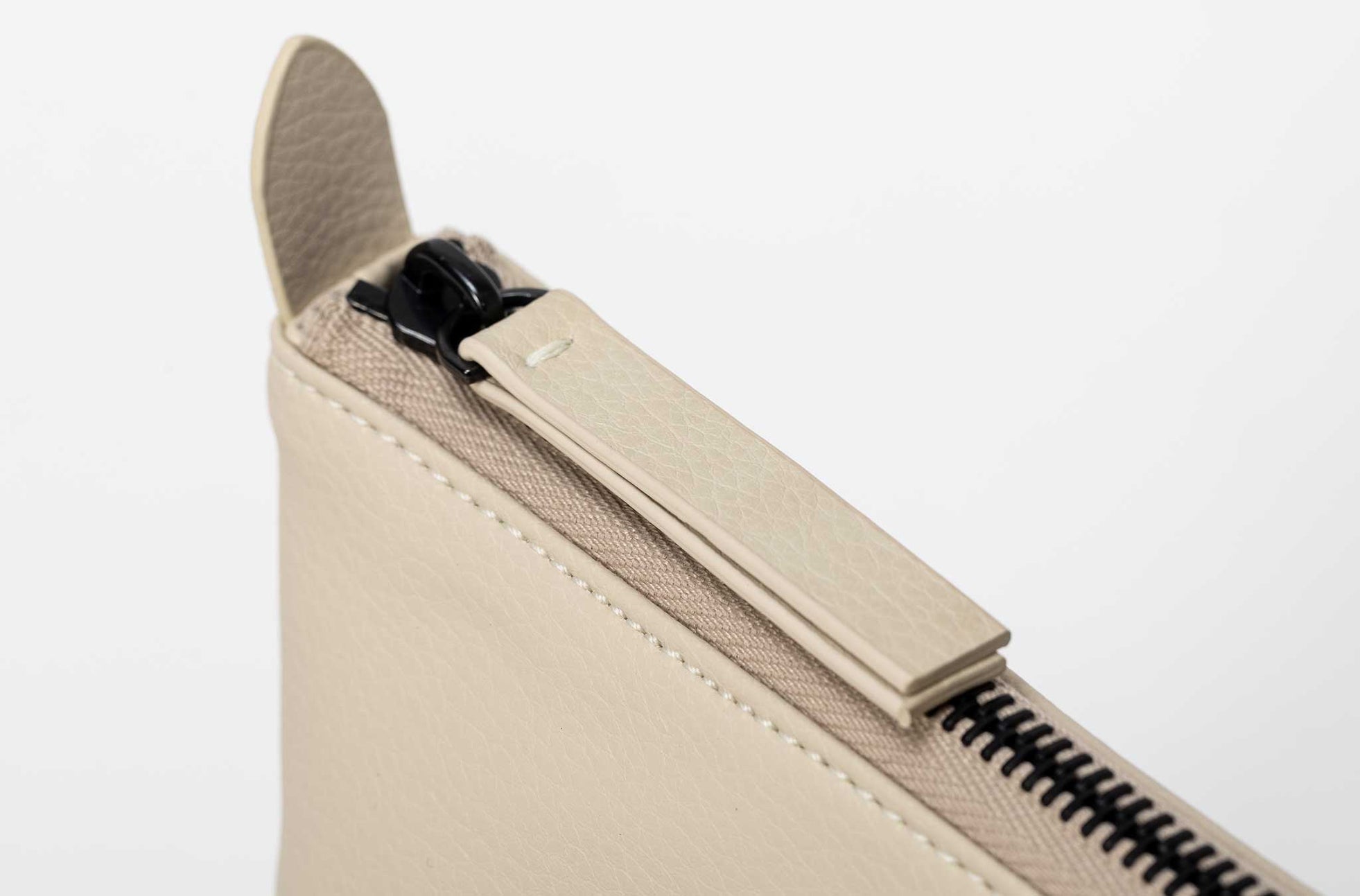 The Catch-All Pouch in Technik in Oat image 6