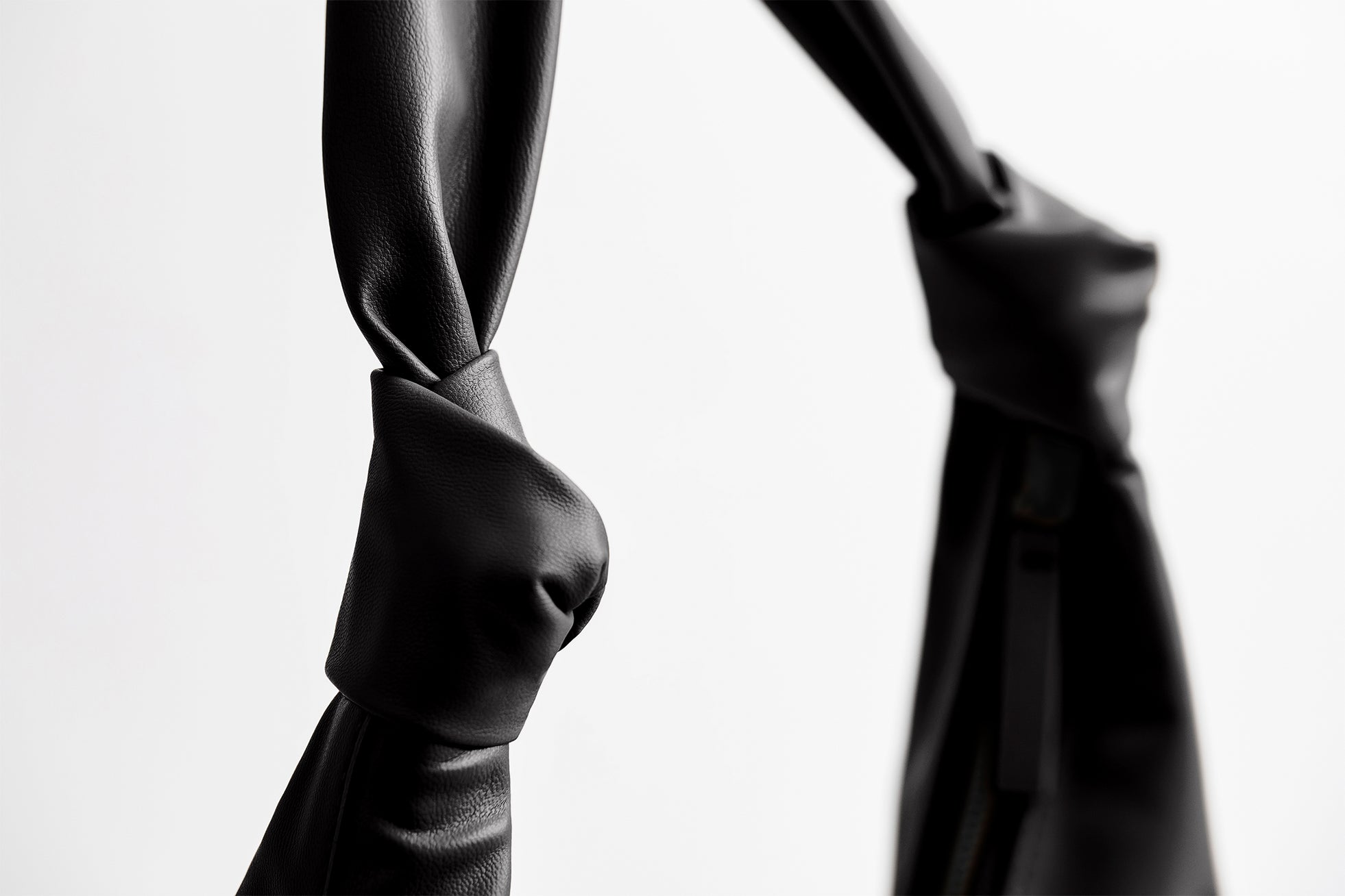 The Knotted Hobo in Banbū in Black image 5