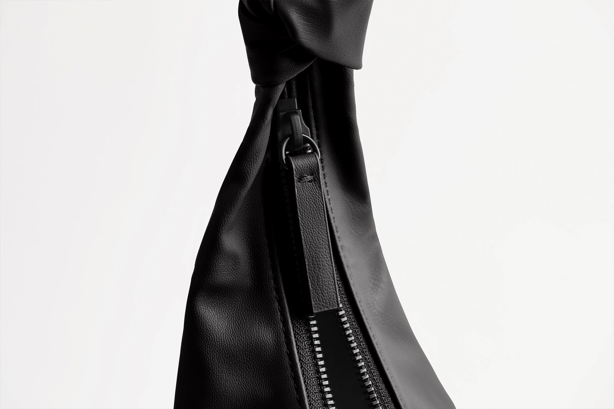 The Knotted Hobo in Banbū in Black image 12