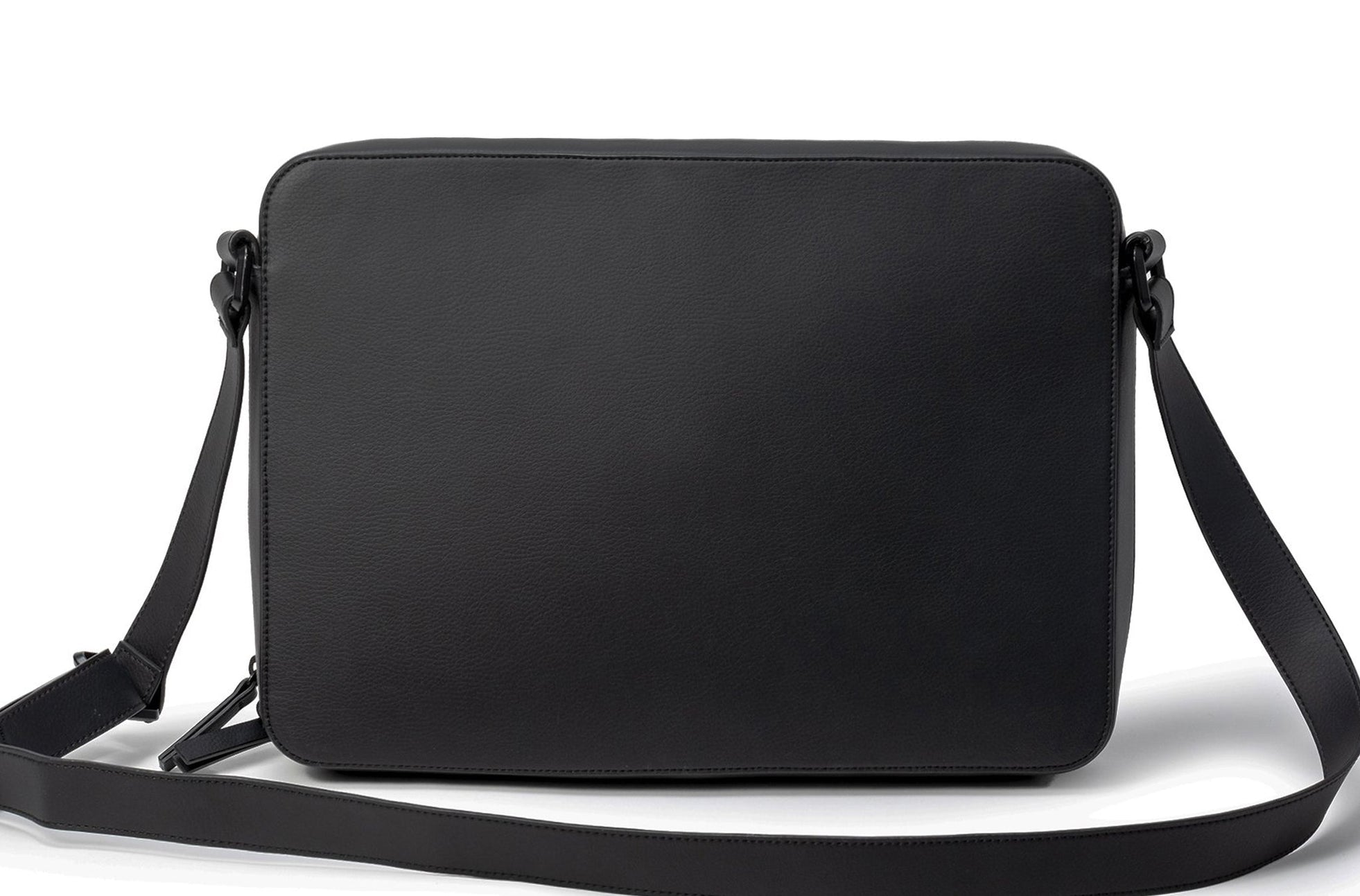 The Tech Messenger Bag - Sample Sale in Technik in Black image 5