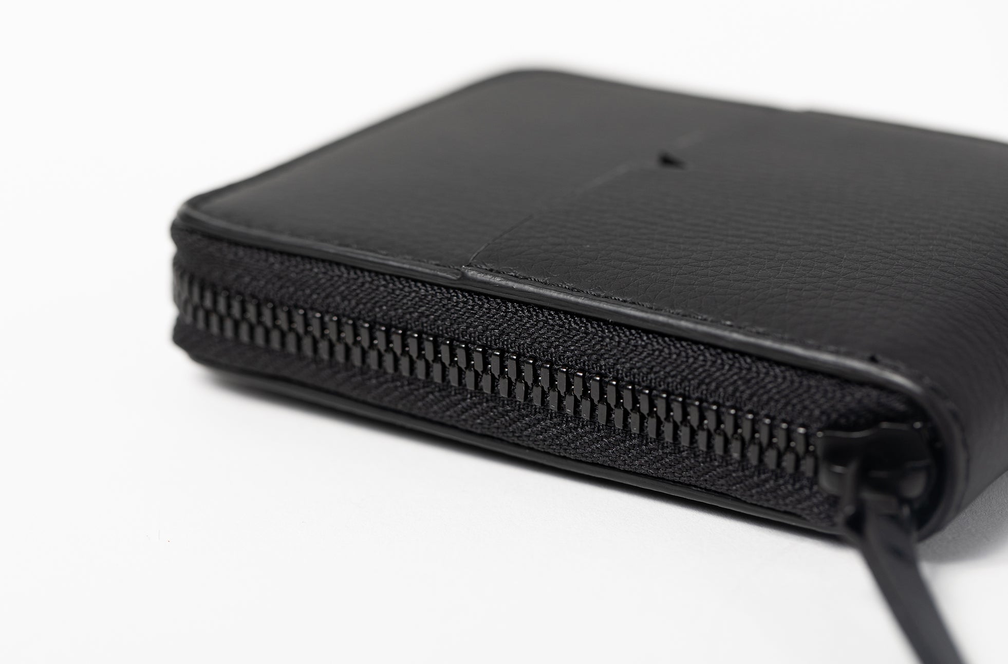The Zip-Around Wallet in Technik-Leather in Black image 4