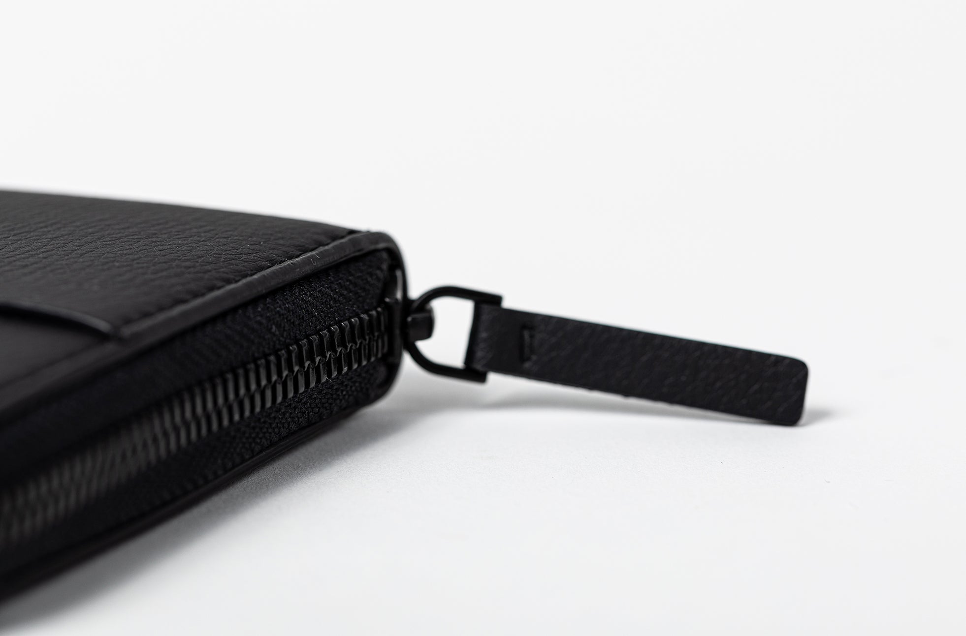 The Zip-Around Wallet in Technik-Leather in Black image 10