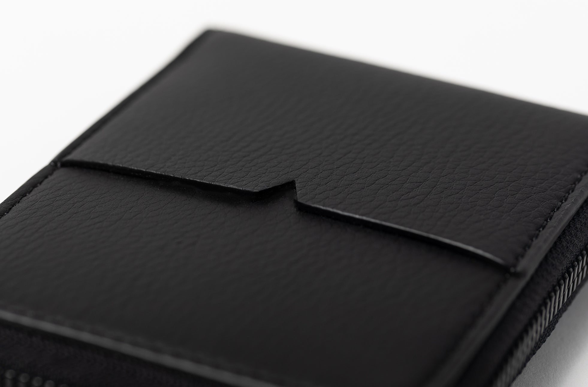 The Zip-Around Wallet in Technik-Leather in Black image 11