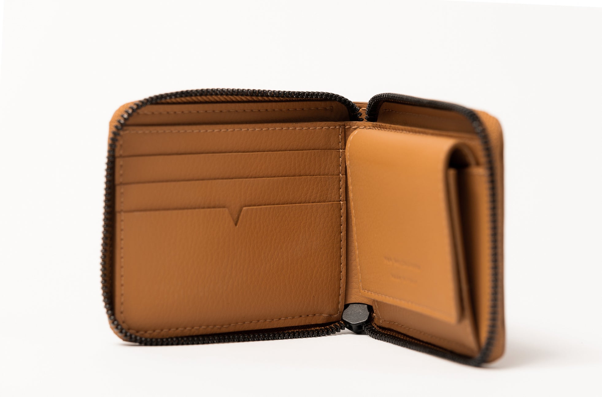 The Zip-Around Wallet in Technik-Leather in Caramel image 6