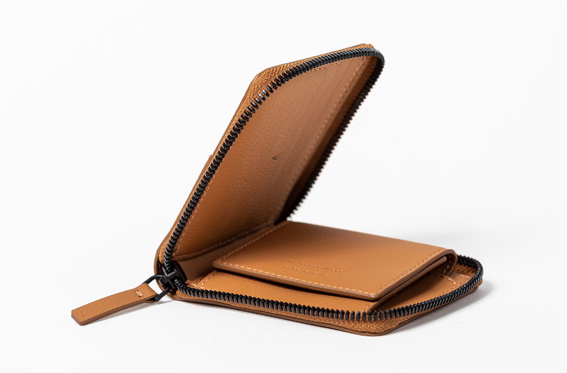 The Zip-Around Wallet in Technik-Leather in Caramel image 9