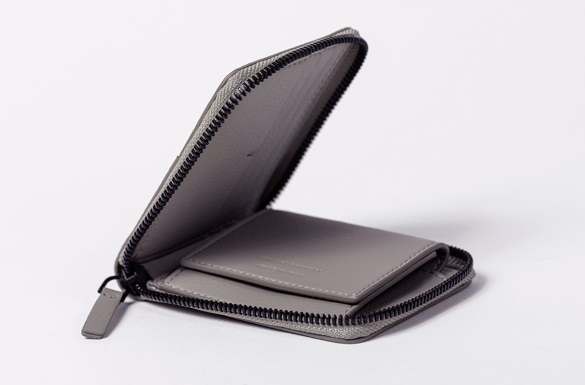 The Zip-Around Wallet in Technik-Leather in Stone image 9