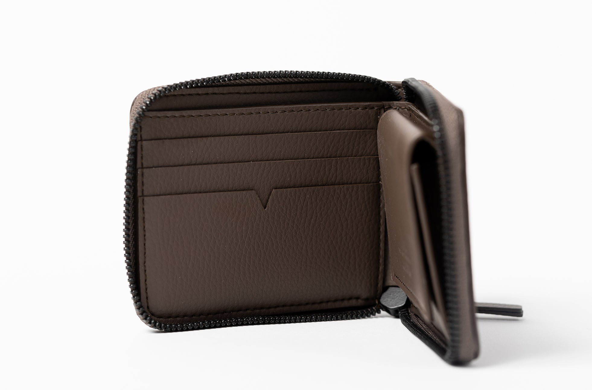 The Zip-Around Wallet in Technik-Leather in Taupe image 6