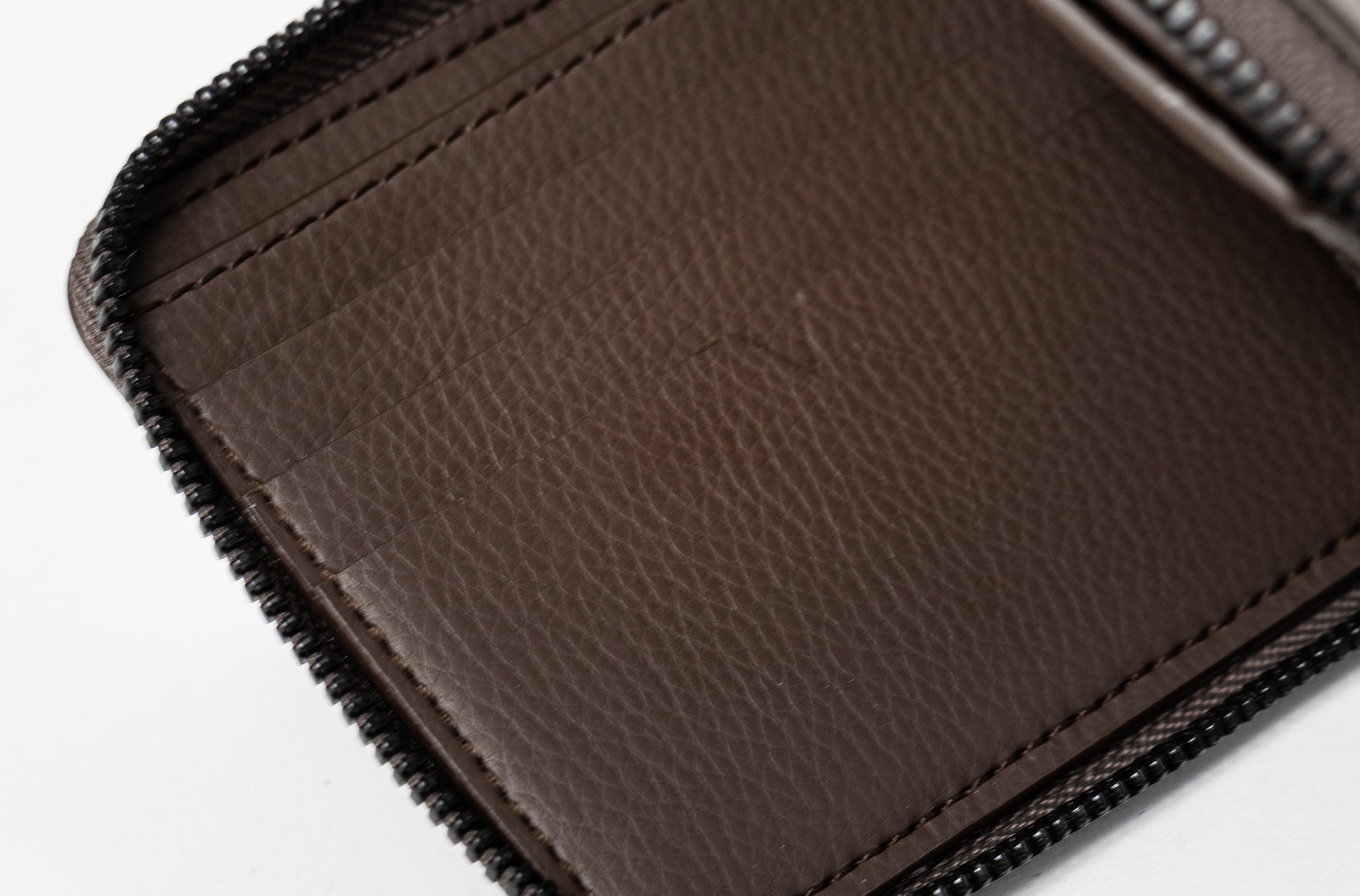 The Zip-Around Wallet in Technik-Leather in Taupe image 7