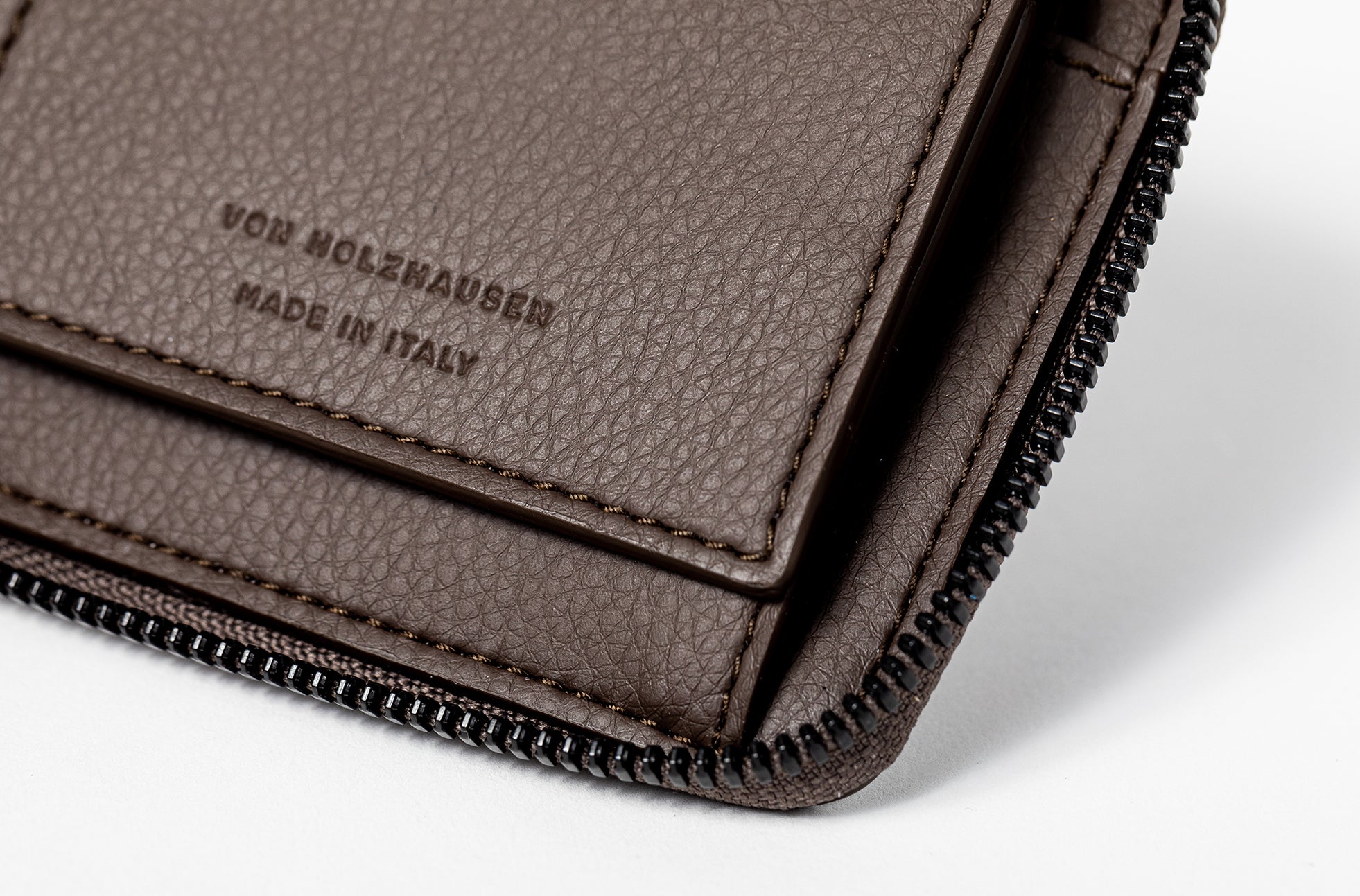 The Zip-Around Wallet in Technik-Leather in Taupe image 8