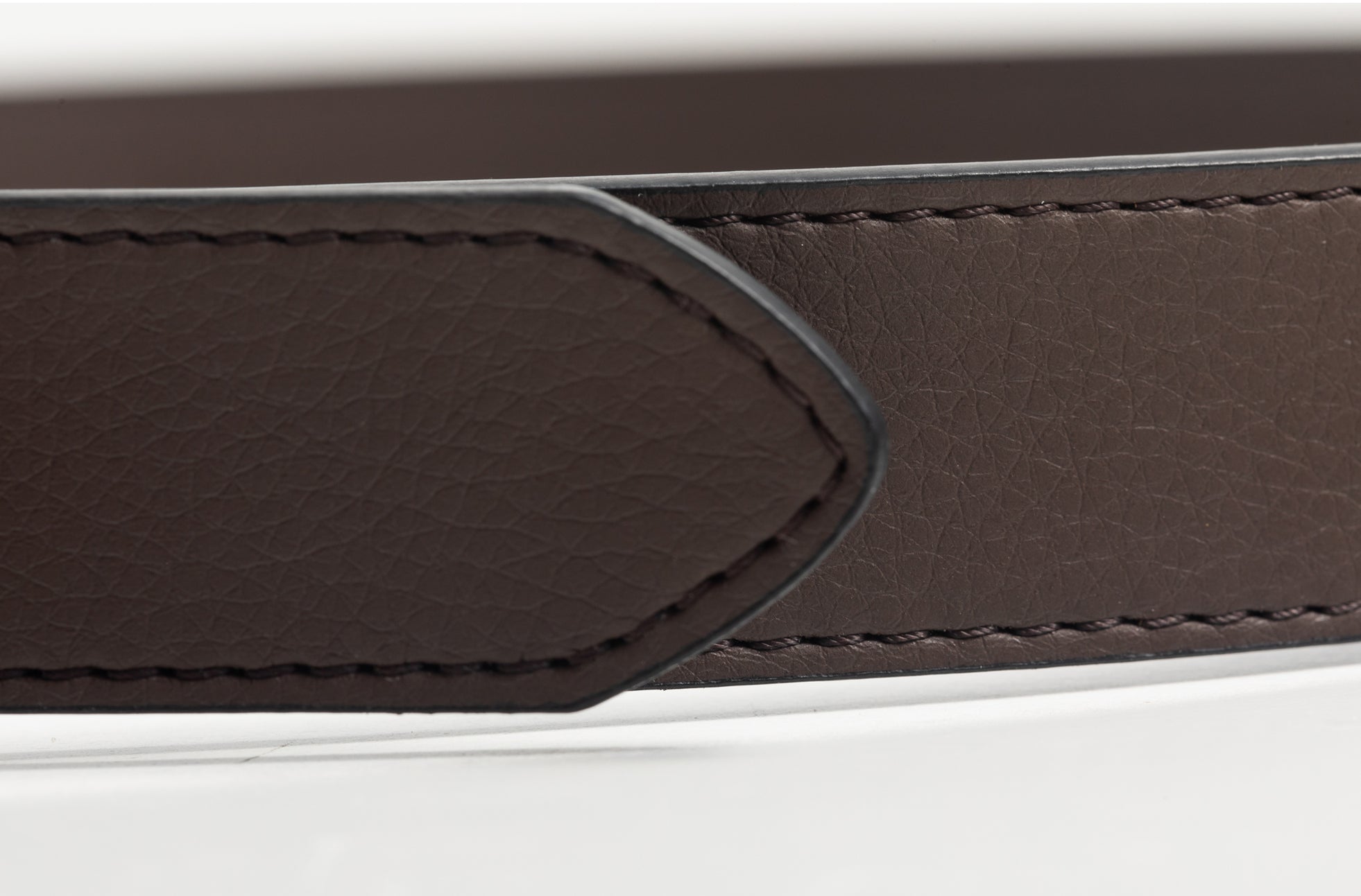The Women's Belt in Technik-Leather in Taupe image 5