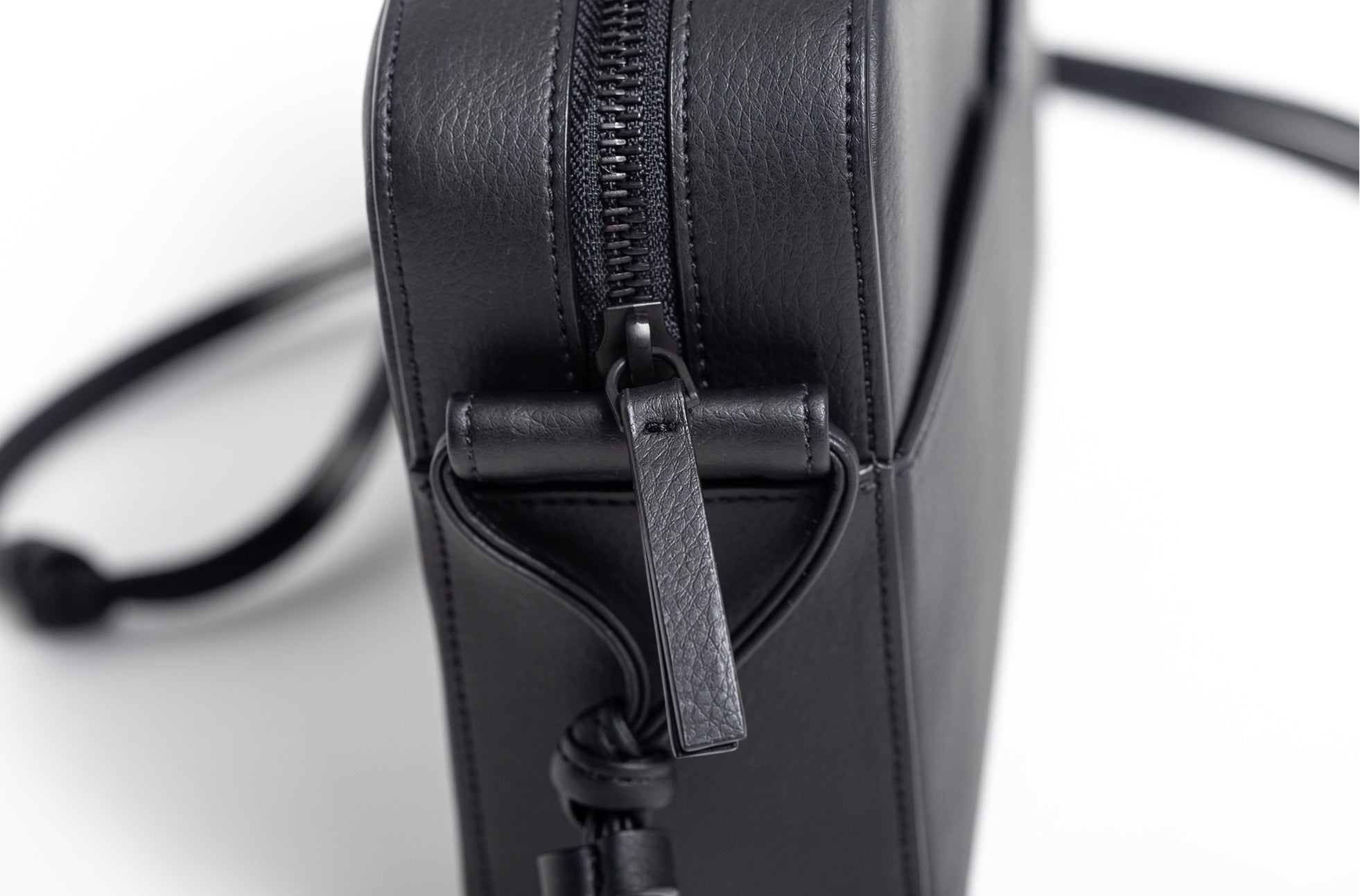 The Zipper Crossbody in Technik 2.0 in Black image 6