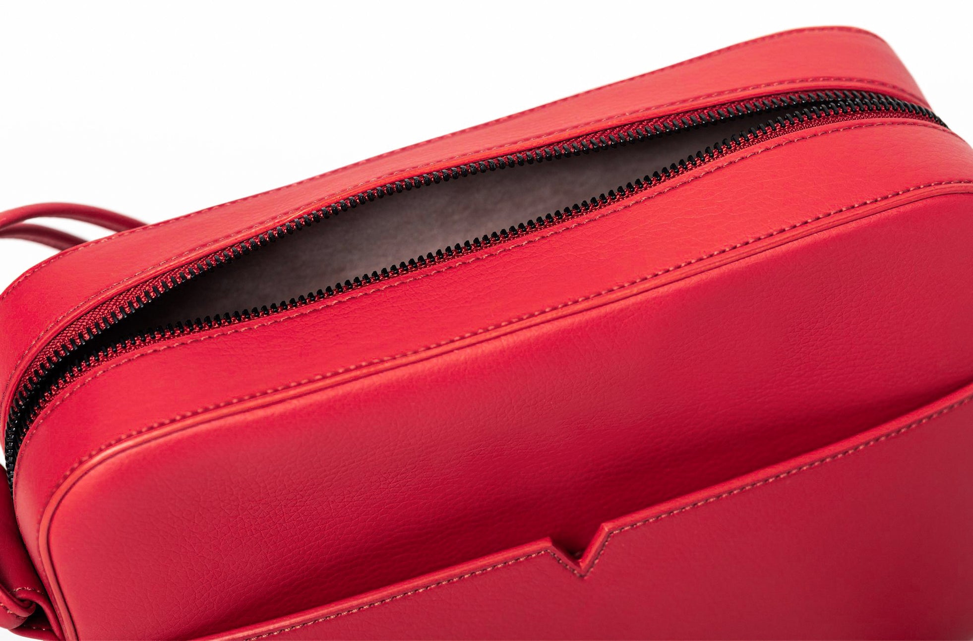 The Zipper Crossbody in Technik 2.0 in Cherry image 3