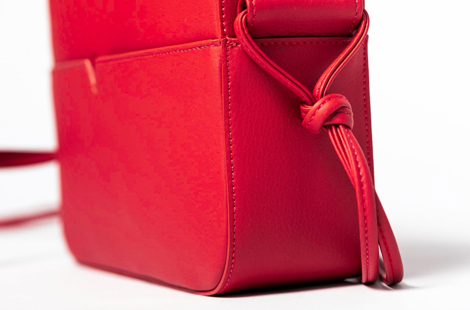 The Zipper Crossbody in Technik 2.0 in Cherry image 6