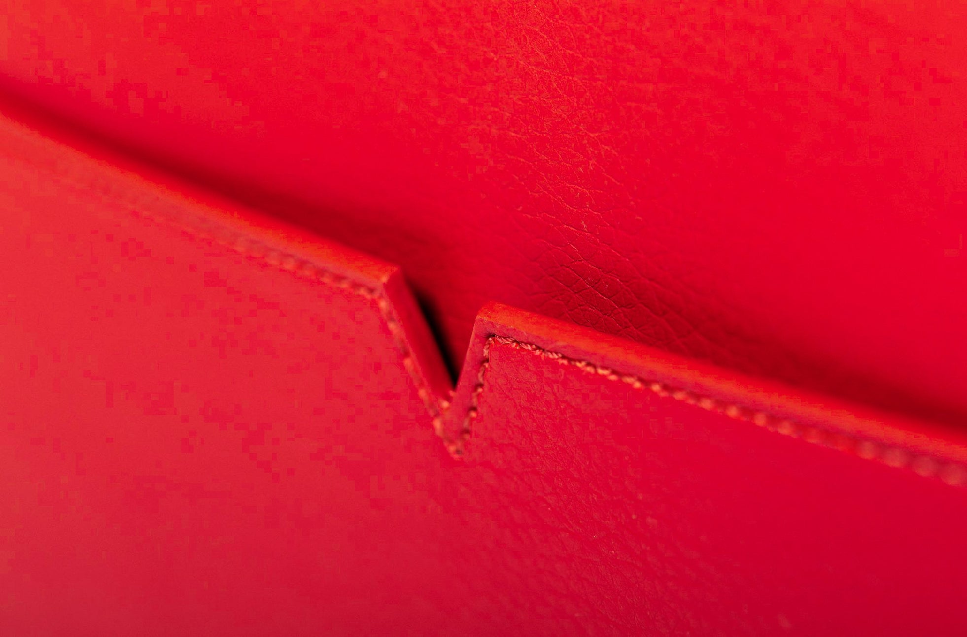 The Zipper Crossbody in Technik 2.0 in Cherry image 7