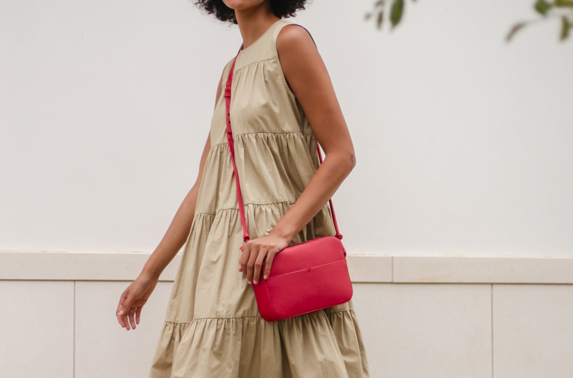 The Zipper Crossbody in Technik 2.0 in Cherry image 9