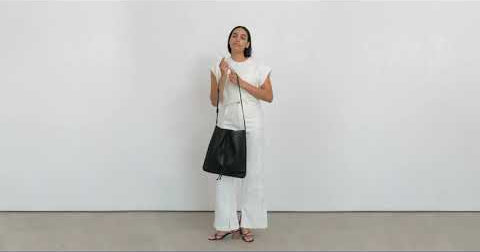 The Sac in Banbū Leather in Stone video 10