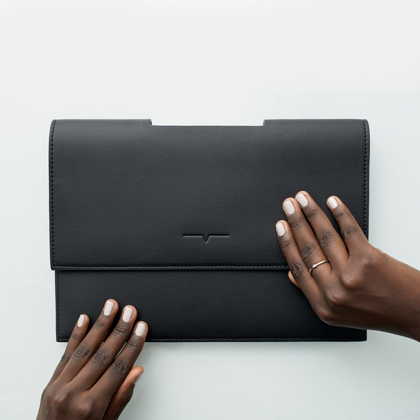 The iPad Portfolio 11-inch in Technik-Leather in Black image 4