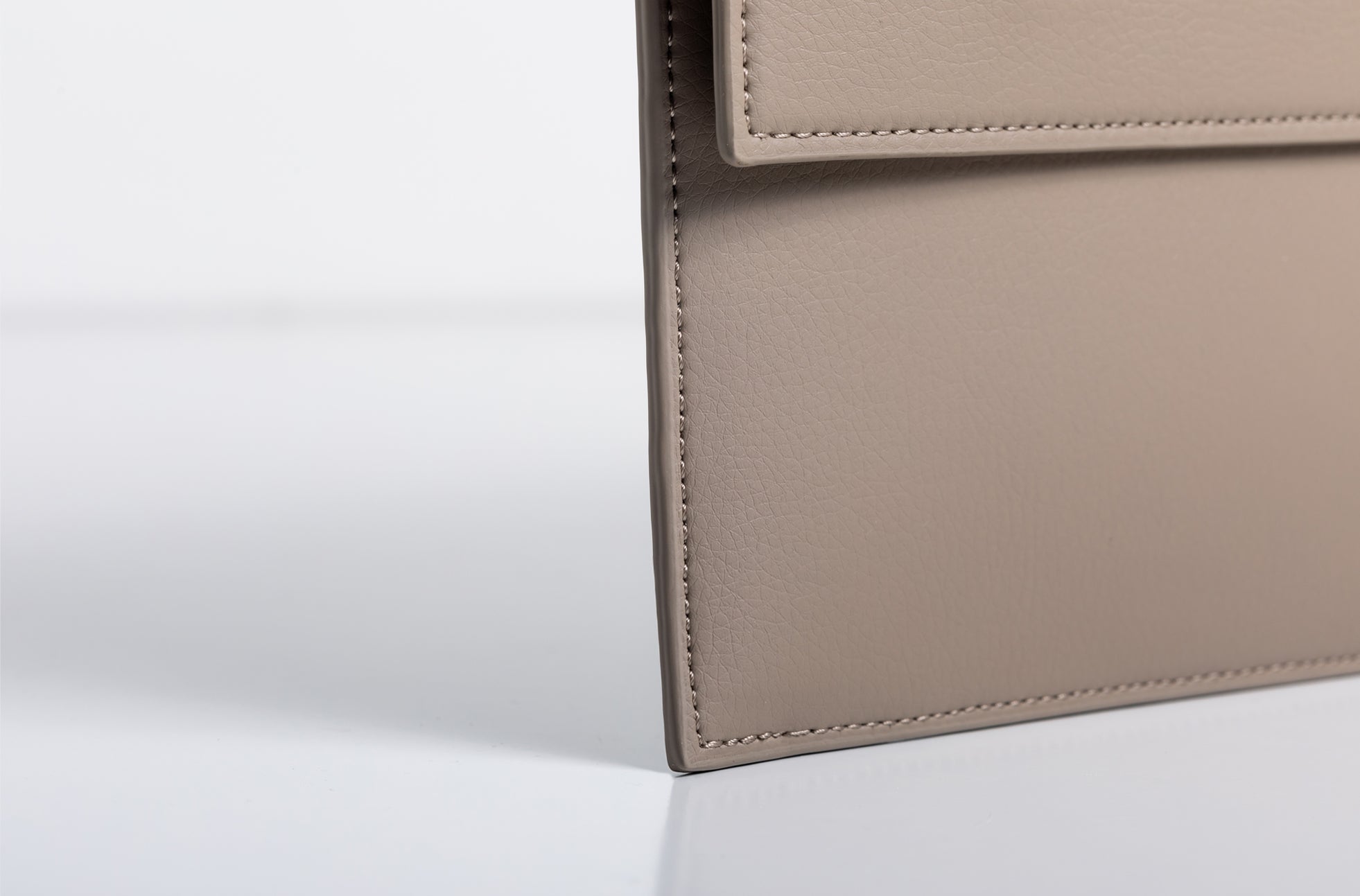 The iPad Portfolio 12.9-inch - Sample Sale in Technik-Leather in Stone image 6